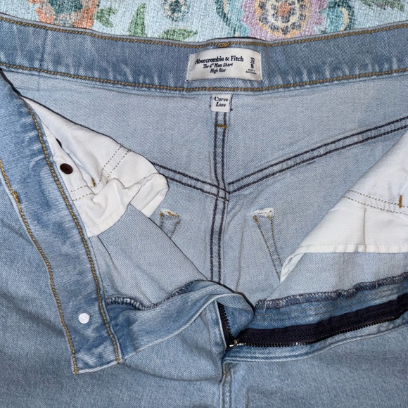 Abercrombie & Fitch shorts - Picture 4 of 5